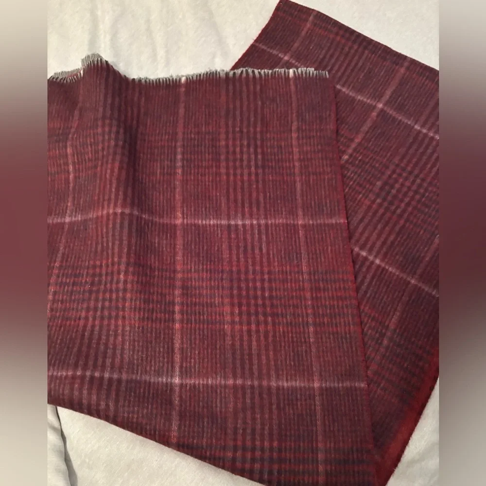 Roundtree & Yorke scarf